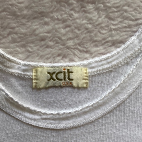 3/30  SZ S WHITE XCIT TEE - Picture 2 of 3